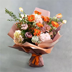 Amber Awe : UAE Anniversary Flowers