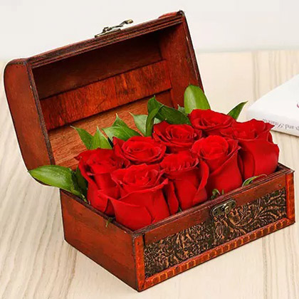 Passionate 8 Red Roses Box